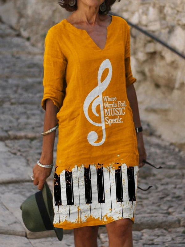 Vestido de mujer con notas clave de piano 