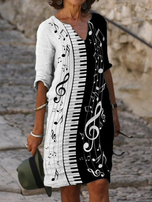 Vestido de mujer con notas clave de piano 